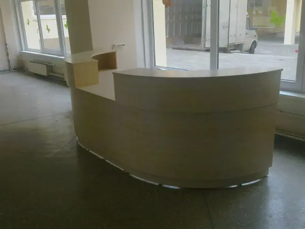 Izliekta biroja reģistratūras lete